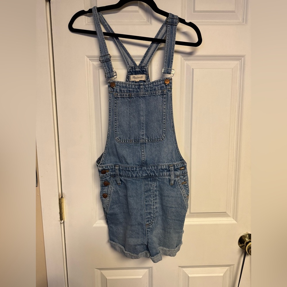 Madewell denim overalls. Lightly worn. Size small.